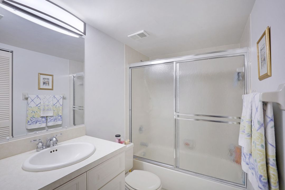 5792 Deauville Cir, Naples, FL 34112