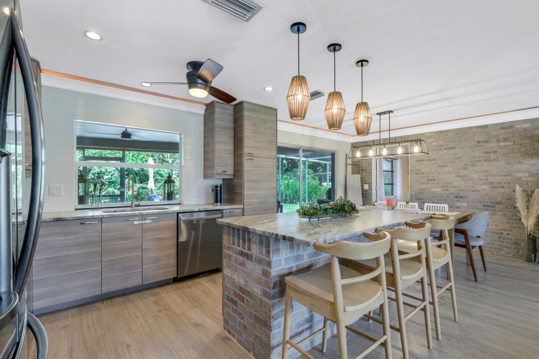 633 Cypress Way E, Naples, FL 34110