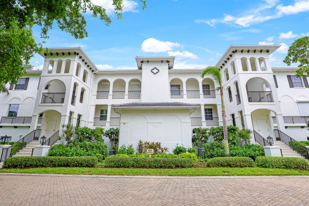 835 Bentwater Cir #103, Naples, FL 34108