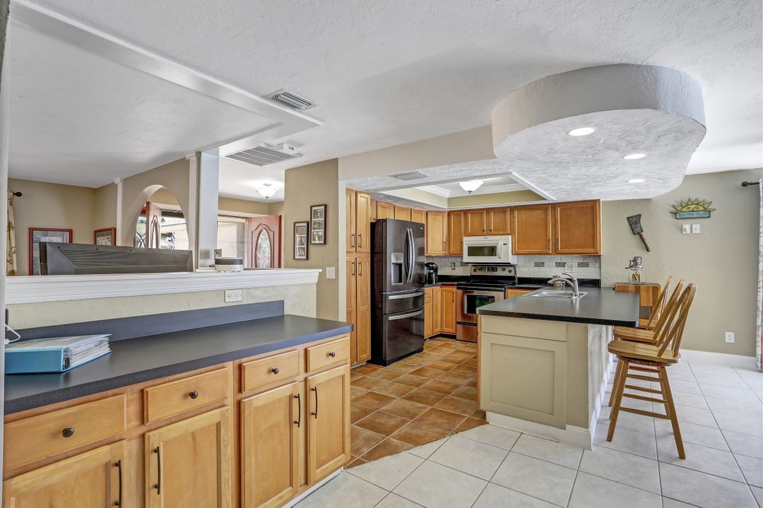 1708 Savona Pkwy, Cape Coral, FL 33904