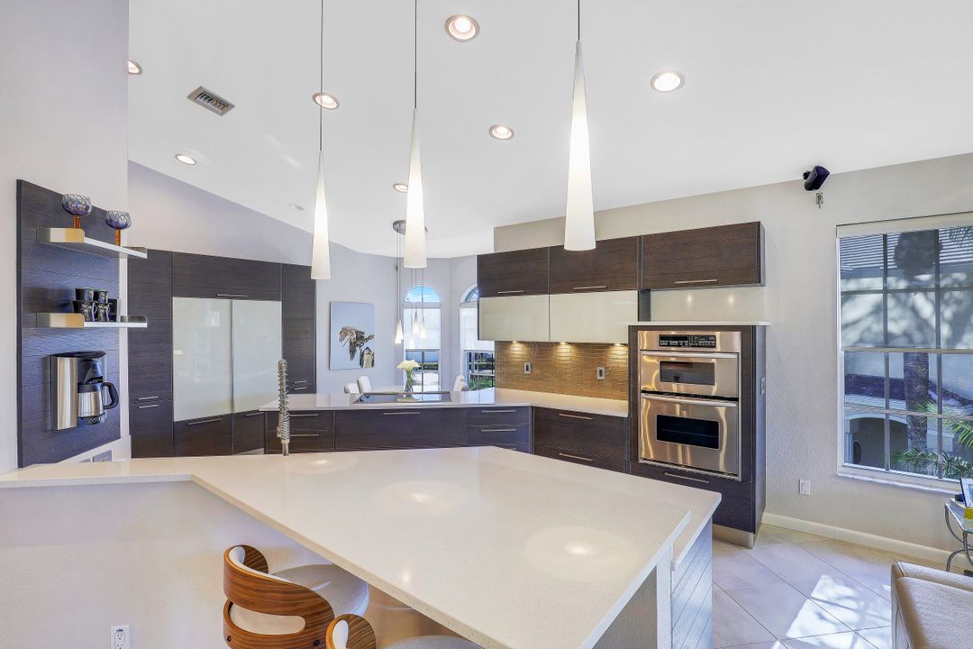 1825 Seville Blvd #821, Naples, FL 34109