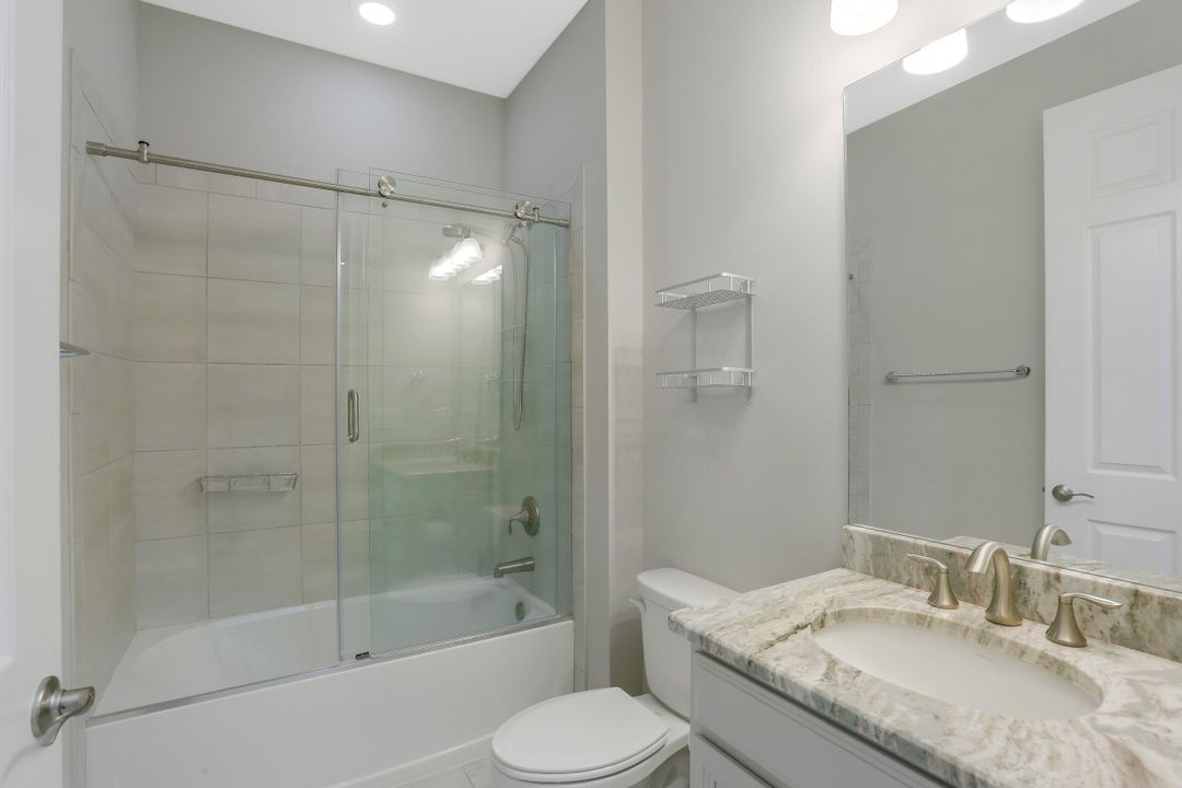 16387 Barclay Ct, Naples, FL 34110