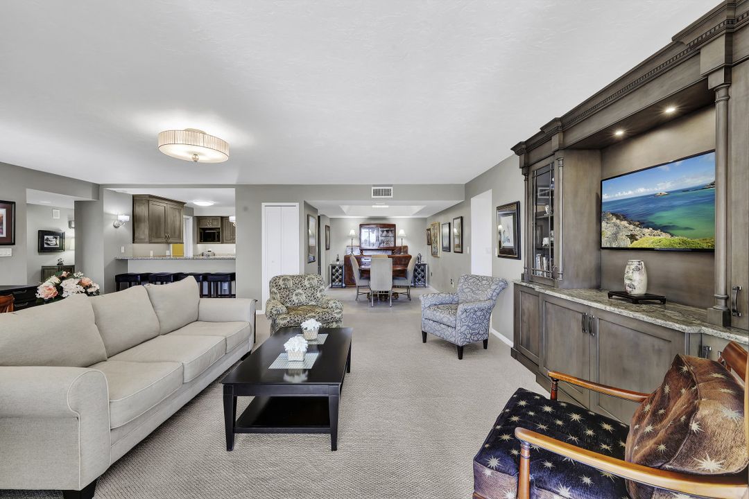 5601 Turtle Bay Dr #203, Naples, FL 34108