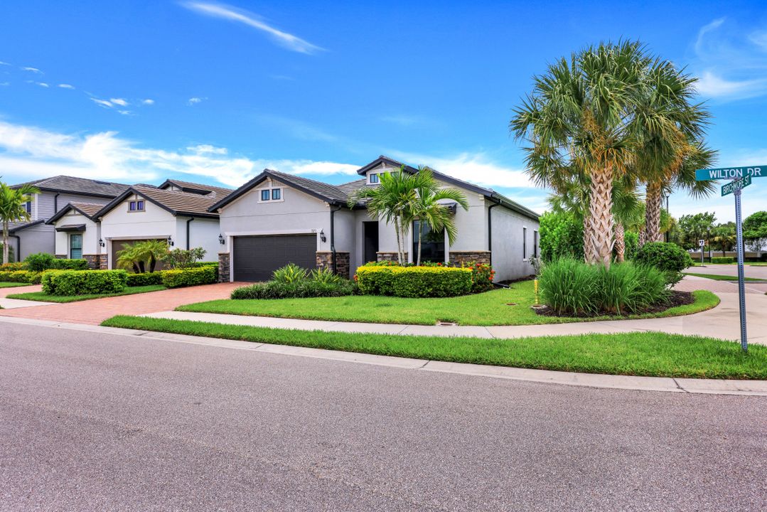 7273 Wilton Dr N, Naples, FL 34109