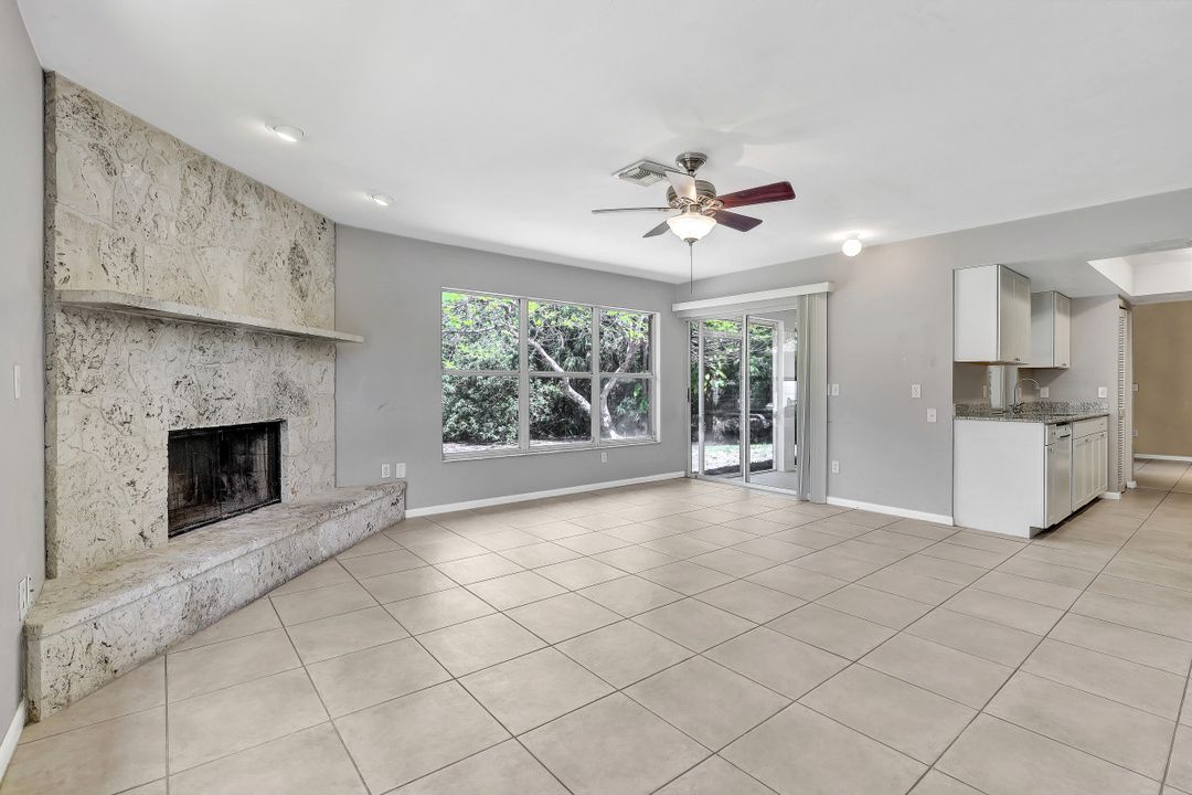 6581 Sable Ridge Ln, Naples, FL 34109