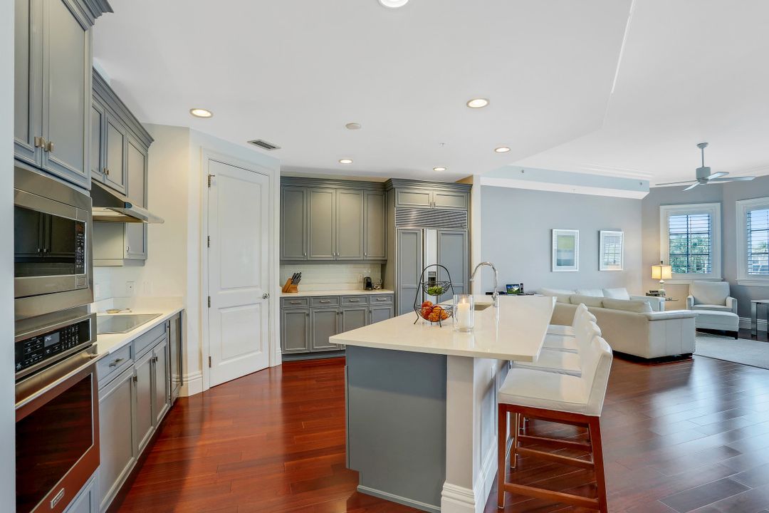 1400 Gulf Shore Blvd N #208, Naples, FL 34102