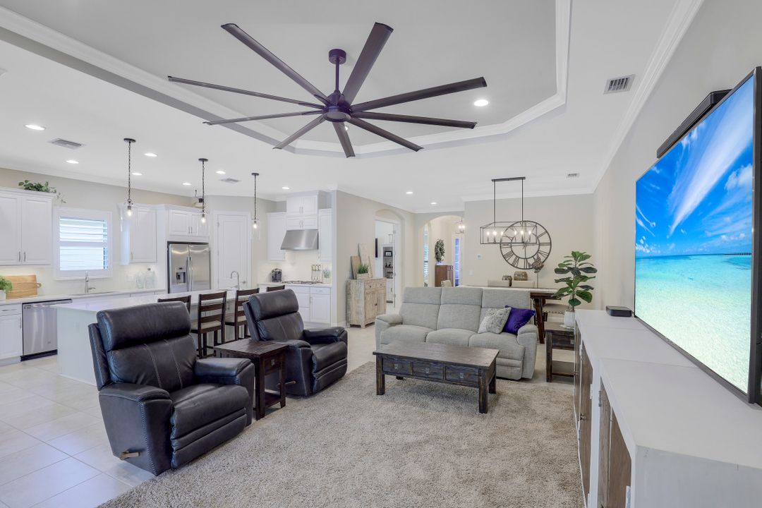 9618 Campanile Cir, Naples, FL 34114