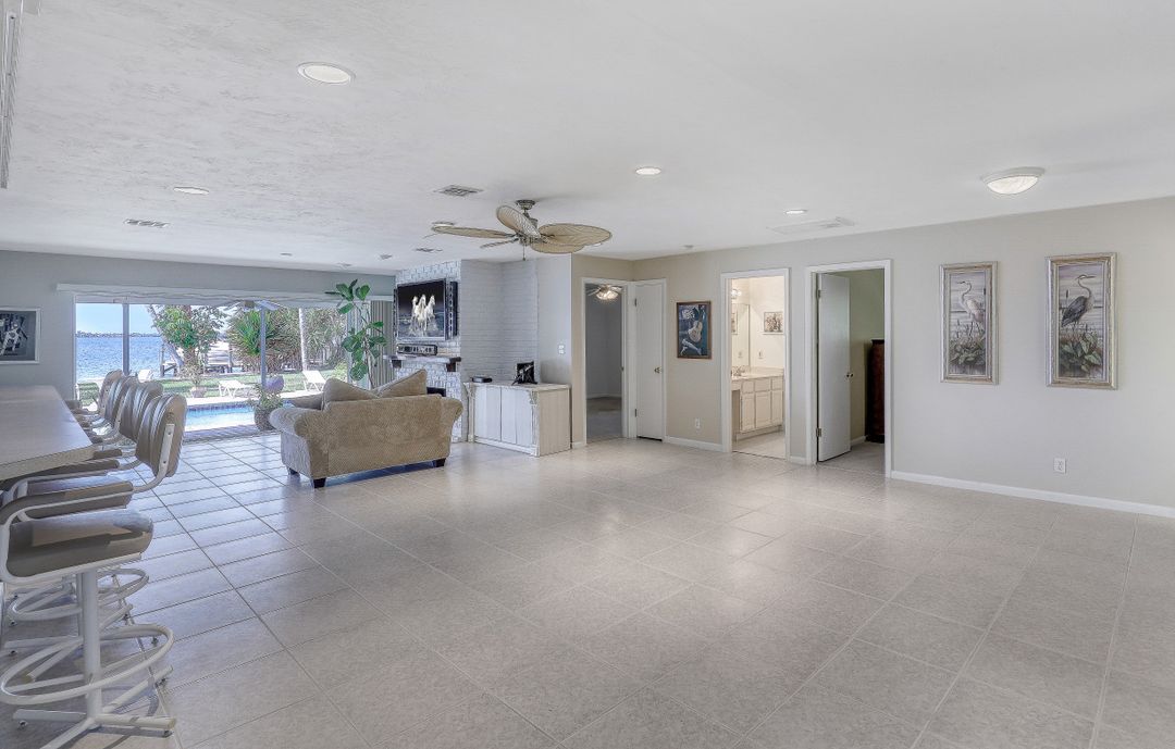 256 Bayshore Dr, Cape Coral, FL 33904