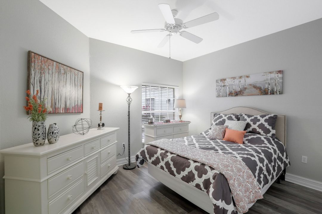 8204 Saratoga Dr #302, Naples, FL 34113