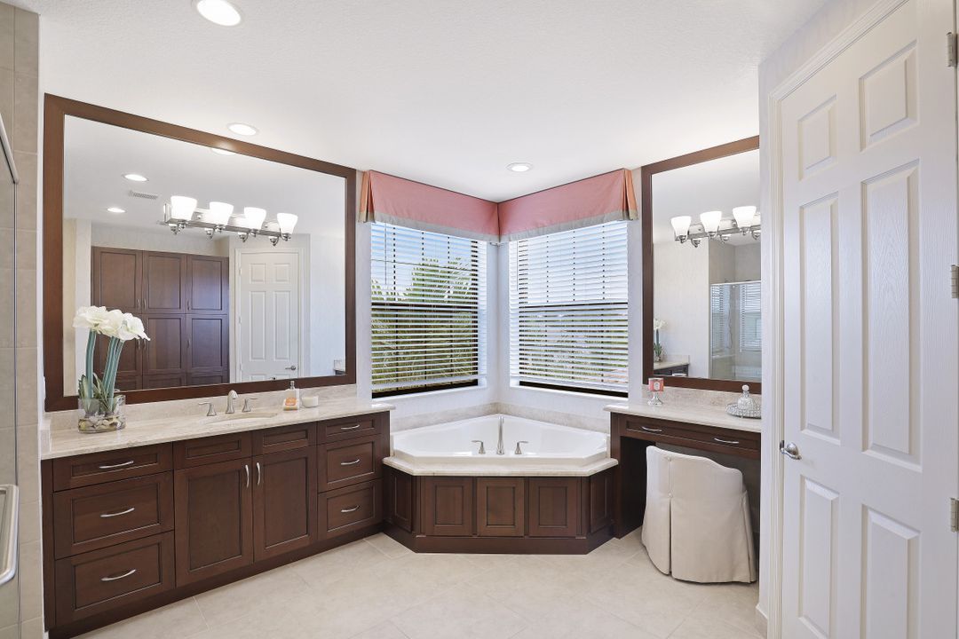 11784 Meadowrun Cir, Fort Myers, FL 33913