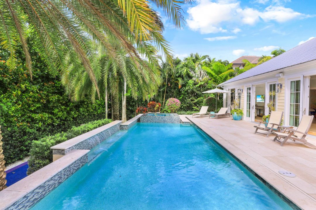 154 4th Ave N, Naples, FL 34102