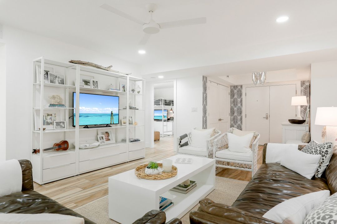 4451 Gulf Shore Blvd N #205, Naples, FL 34103