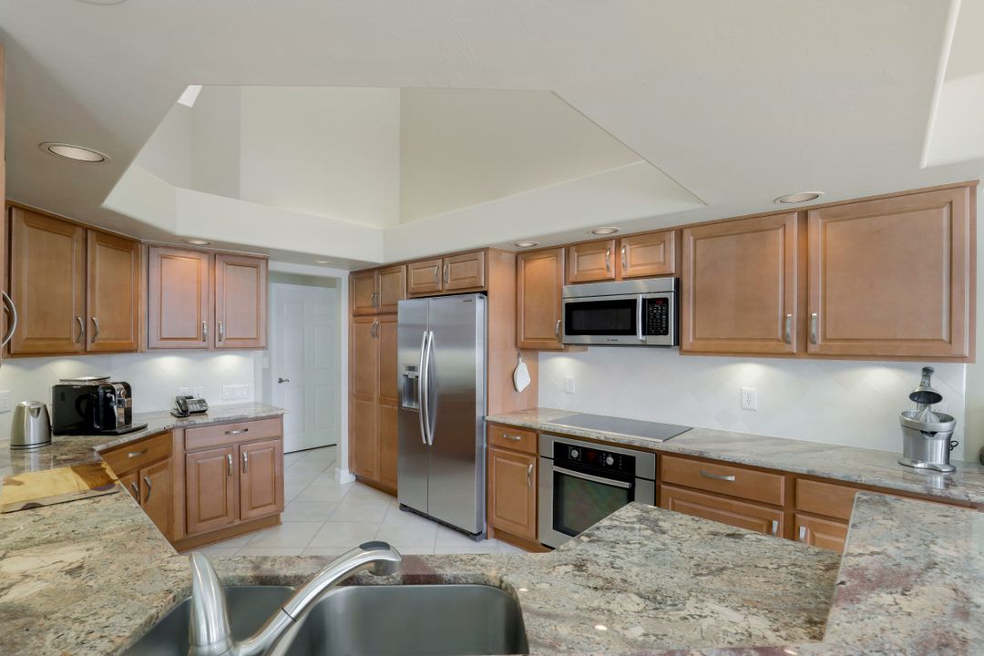 2104 Imperial Cir, Naples, FL 34110