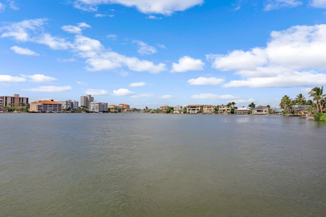 343 Oak Ave, Naples, FL 34108