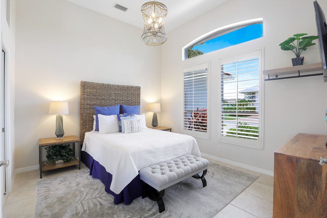 231 Seahorse Ct, Marco Island, FL 34145