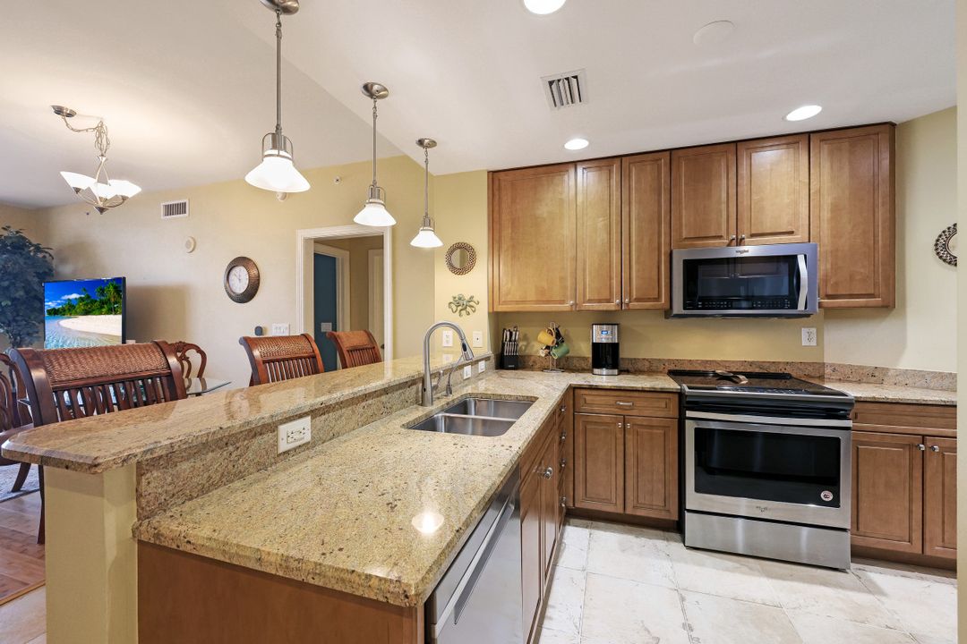 5781 Cape Harbour Dr #605, Cape Coral, FL 33914