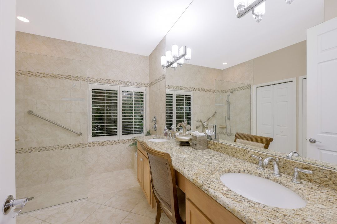 11857 Bramble Ct, Naples, FL 34120