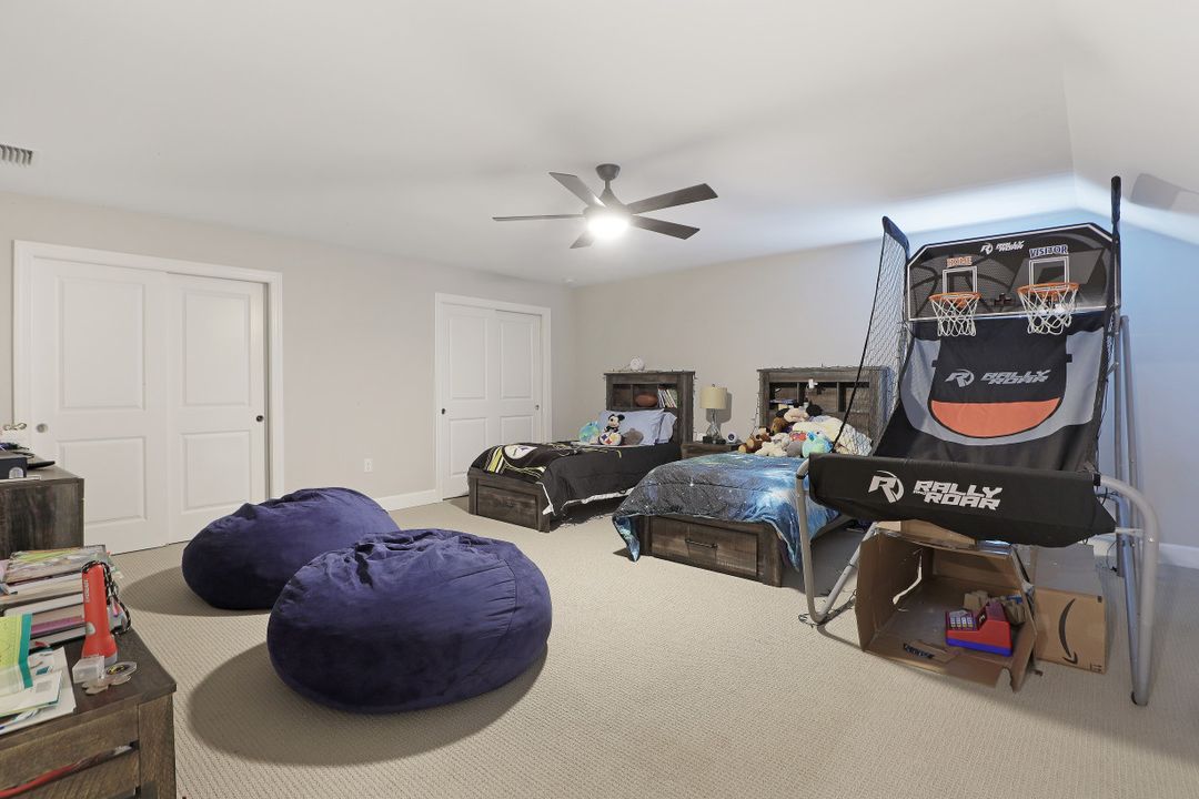 19332 Aqua Shore Dr, Fort Myers, FL 33913