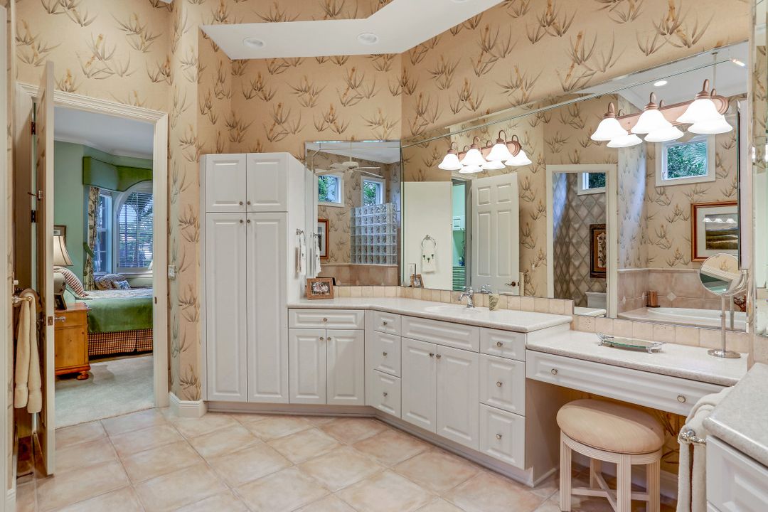 27280 Oak Knoll Dr, Bonita Springs, FL 34134