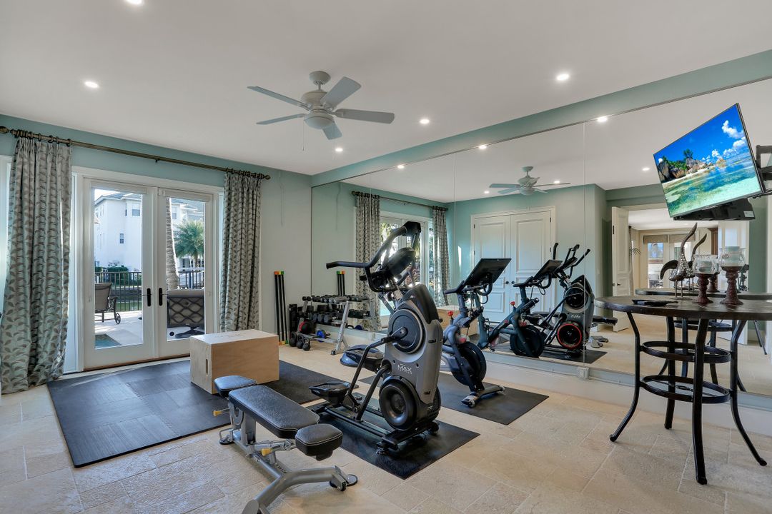 172 Seabreeze Ave, Naples, FL 34108