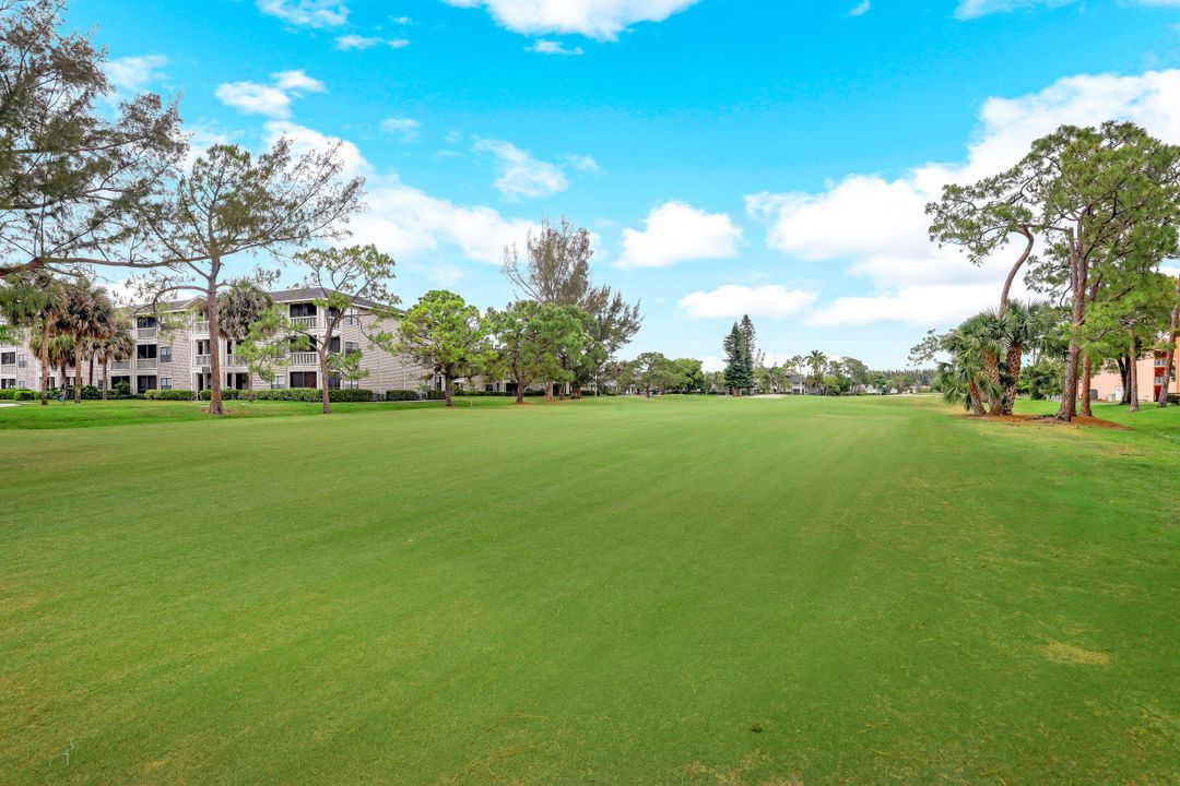 180 Turtle Lake Ct #103, Naples, FL 34105