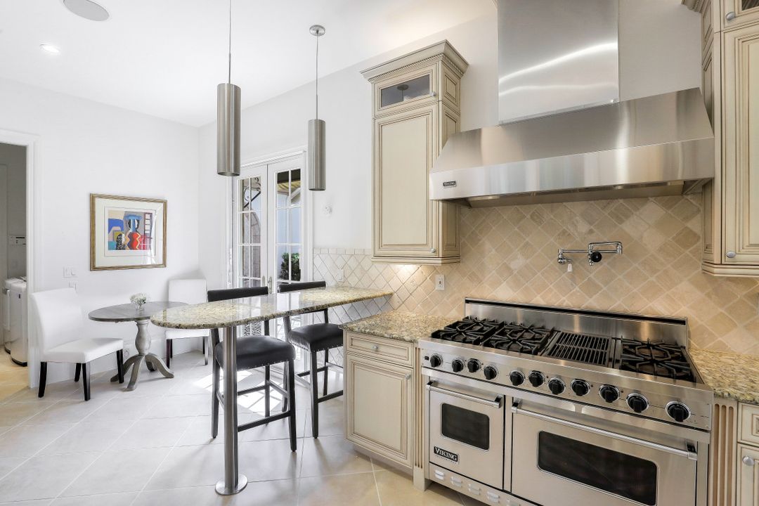 15655 Villoresi Way, Naples, FL 34110