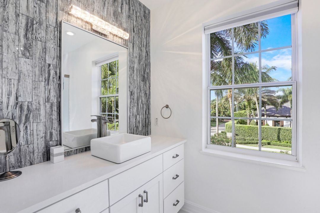 160 3rd St N, Naples, FL 34102