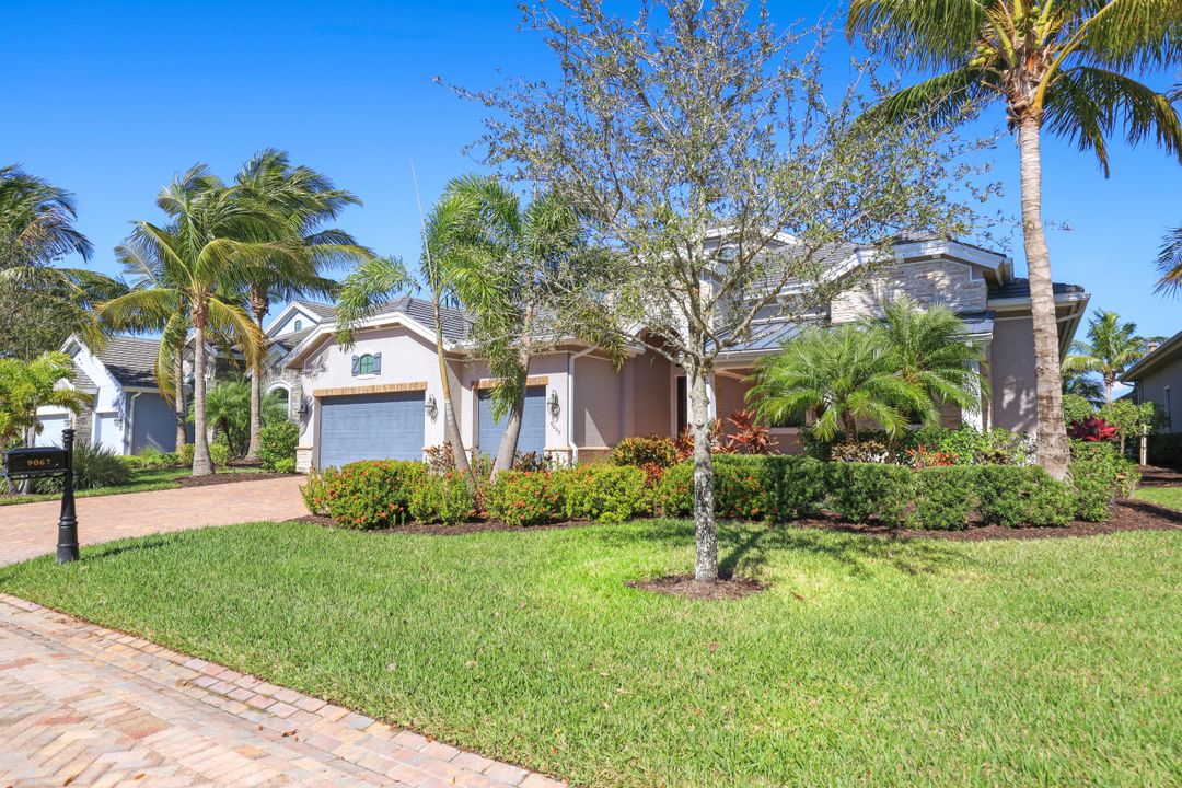 9067 Breakwater Dr, Naples, FL 34120