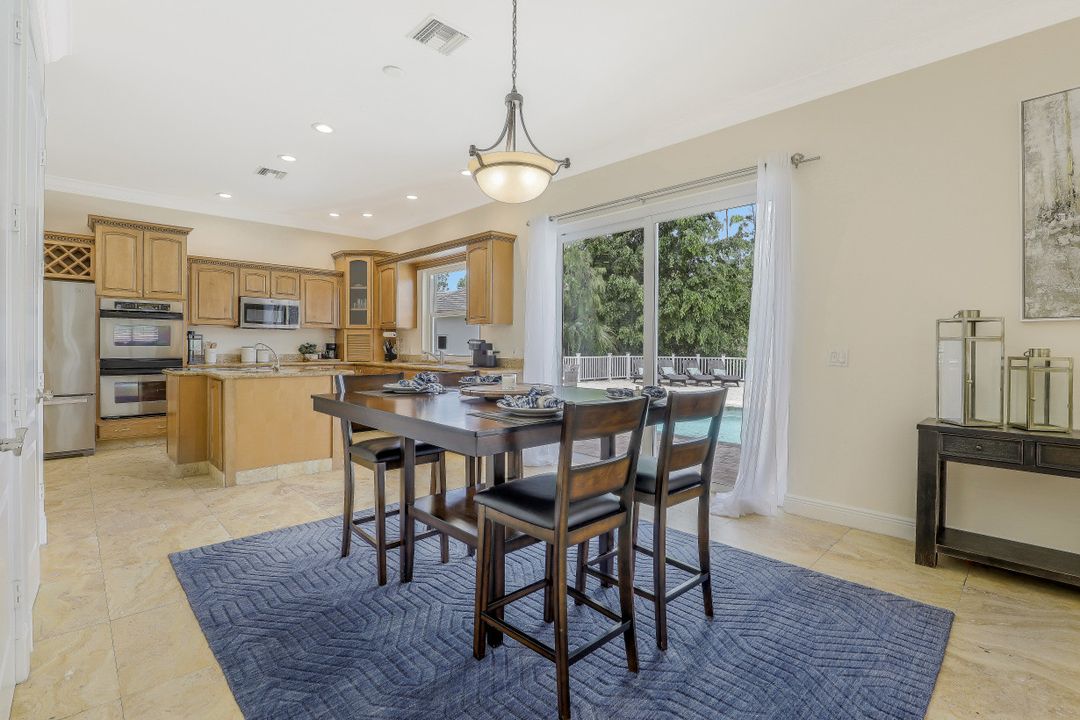 5645 Spanish Oaks Ln, Naples, FL 34119