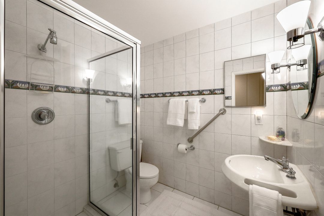 280 S Golf Dr, Naples, FL 34102