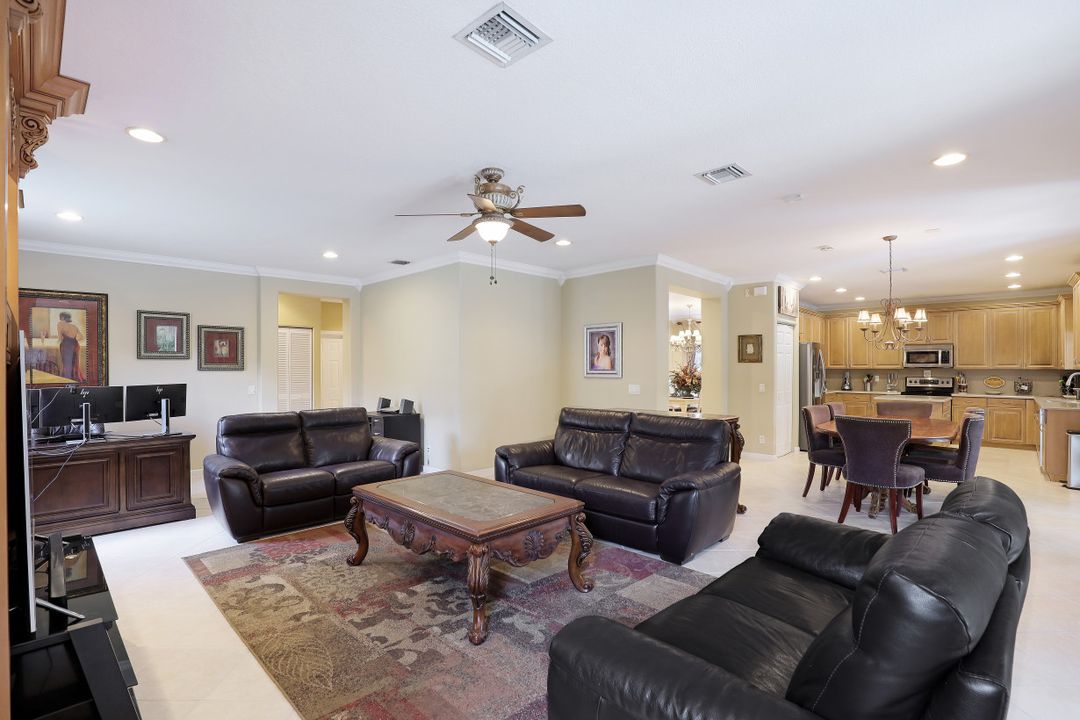 1886 Hidden Trail Ln, Weston, FL 33327