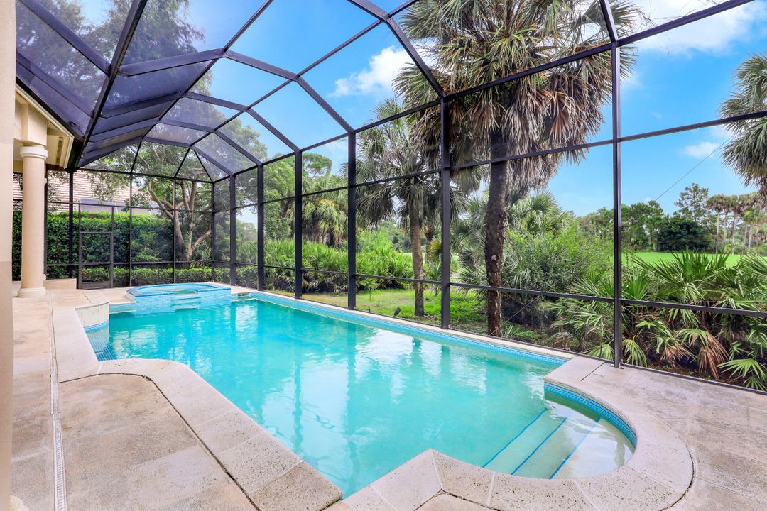 987 Barcarmil Way, Naples, FL 34110