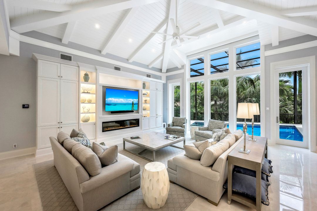 261 Hideaway Cir N, Marco Island, FL 34145