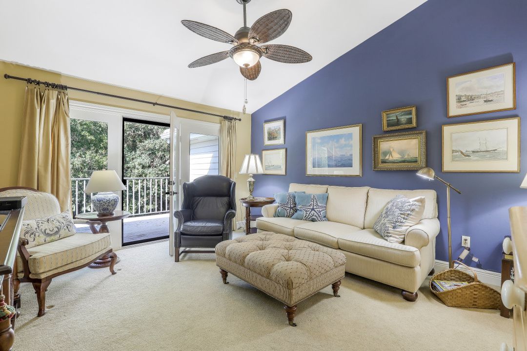 581 Gulf Park Dr, Naples, FL 34108