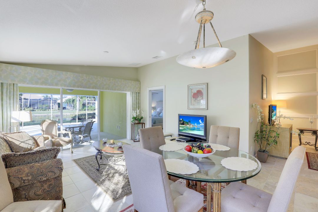 8113 Xenia Ln, Naples, FL 34114