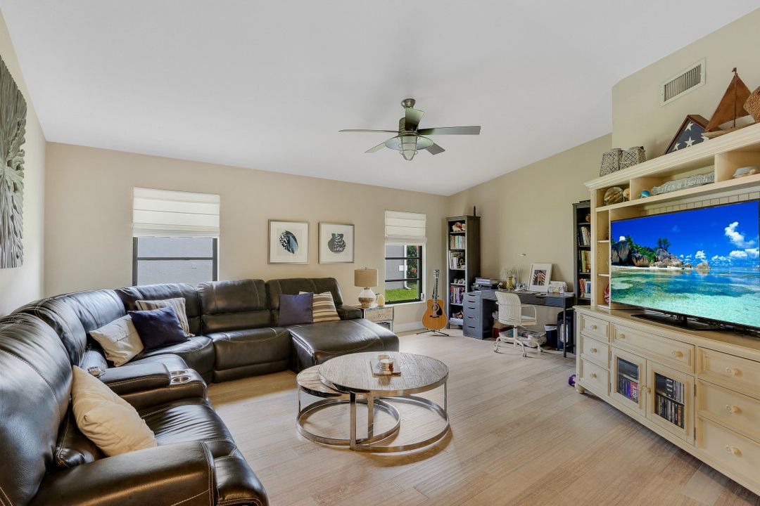 1001 SW 23rd St, Cape Coral, FL 33991