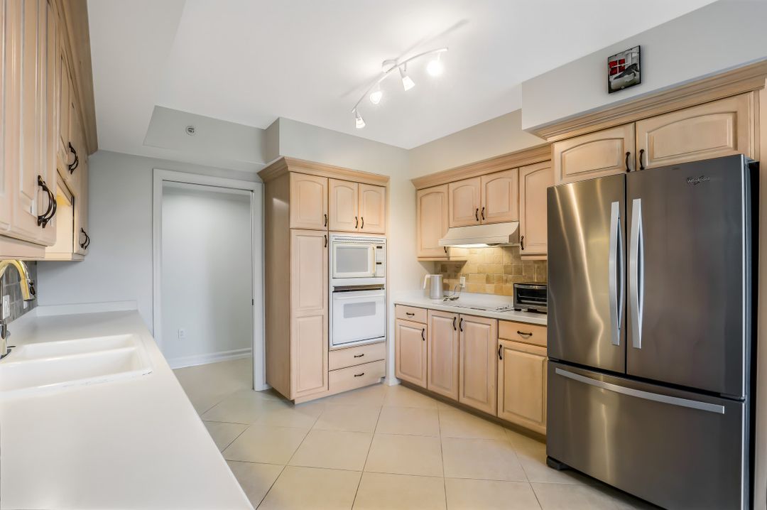 7515 Pelican Bay Blvd #4b, Naples, FL 34108