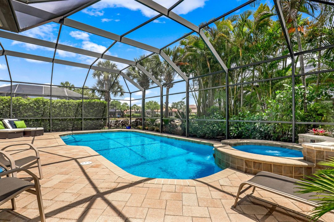 9150 Quartz Ln, Naples, FL 34120