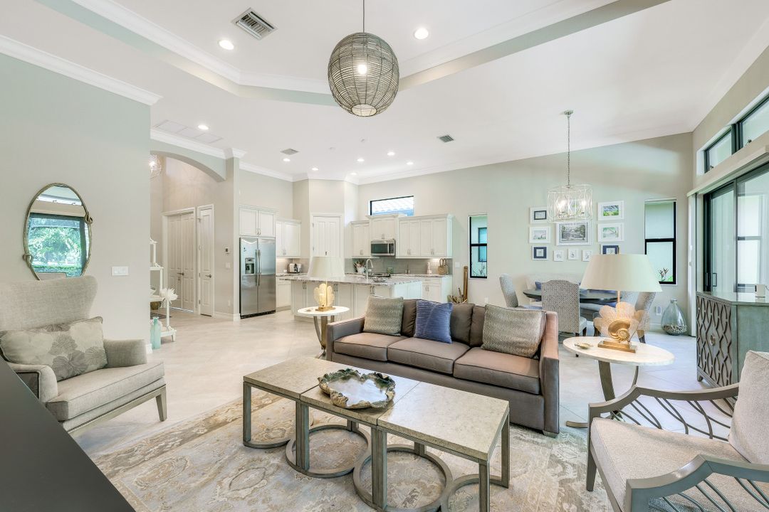 7375 Lantana Cir, Naples, FL 34119