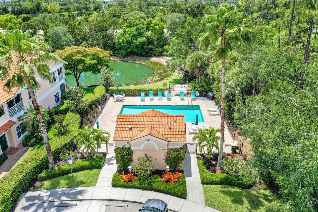 5610 Sherborn Dr #202, Naples, FL 34110