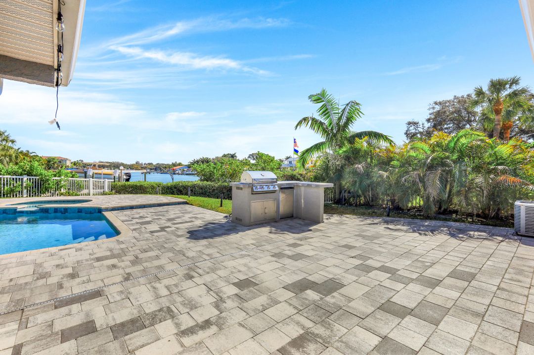 120 79th St S, St. Petersburg, FL 33707