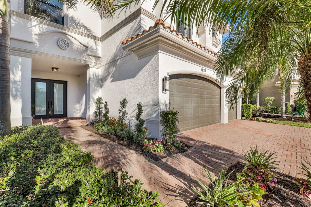 2827 Thunder Bay Circle, Naples, FL 34119