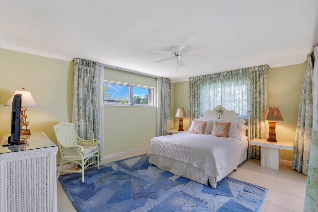 5165 Starfish Ave, Naples, FL 34103