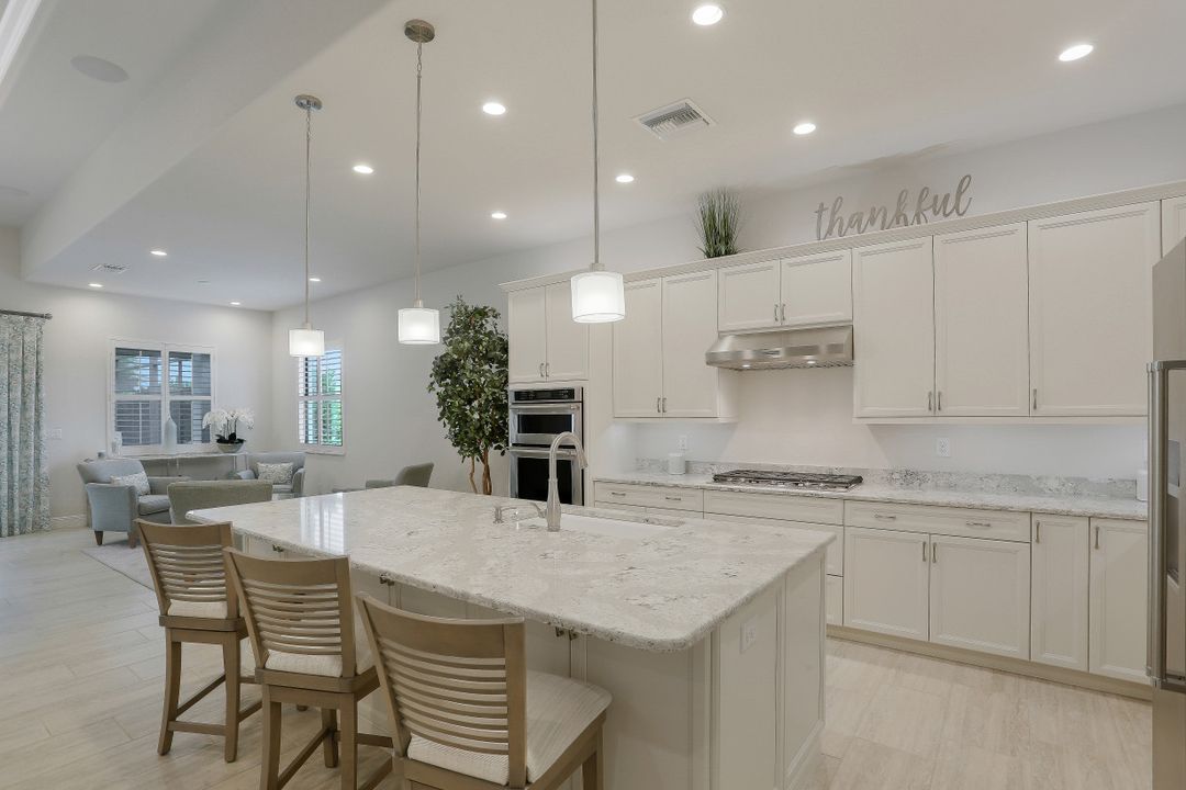 10030 Florence Cir, Naples, FL 34119