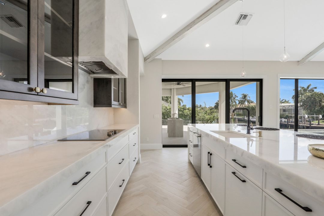 950 Bonita Ct, Marco Island, FL 34145