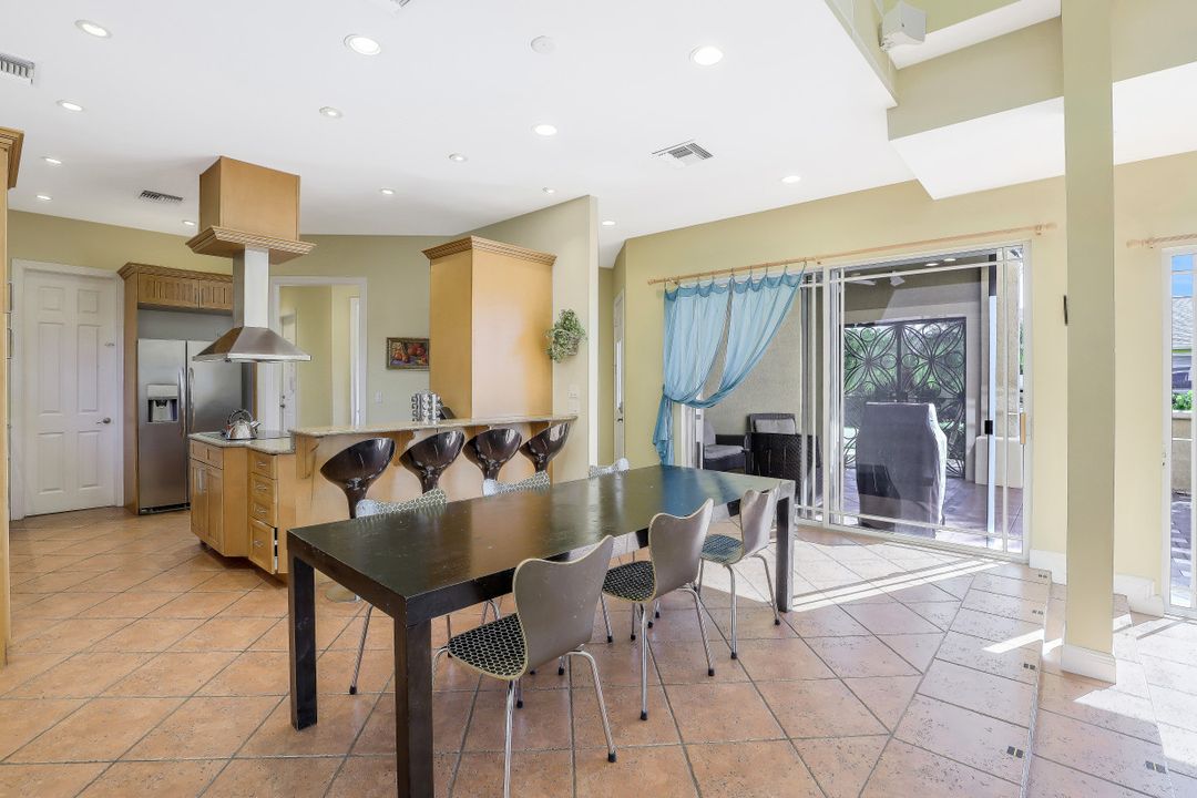 9625 6th St N, Naples, FL 34108