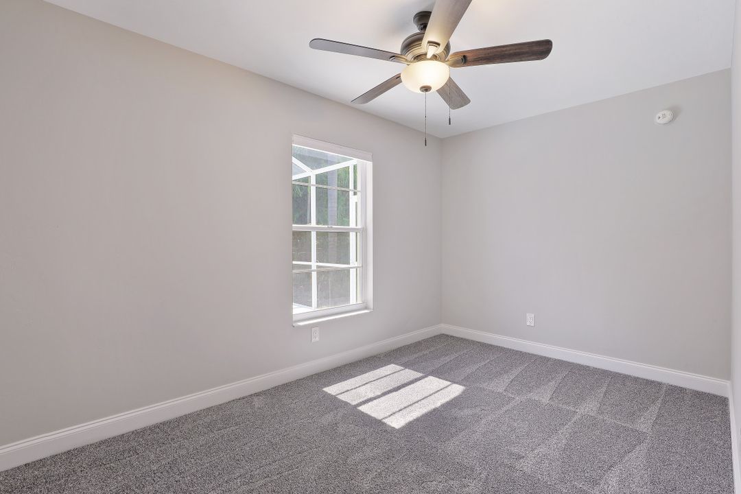 718 95th Ave N, Naples, FL 34108