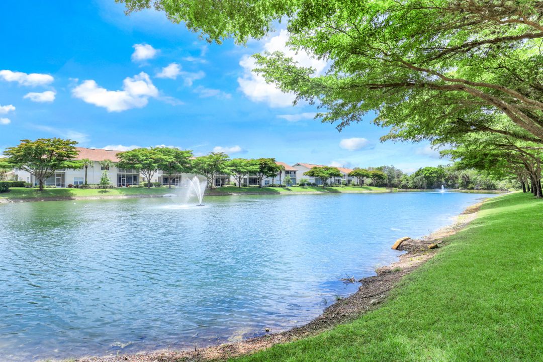 5610 Sherborn Dr #202, Naples, FL 34110