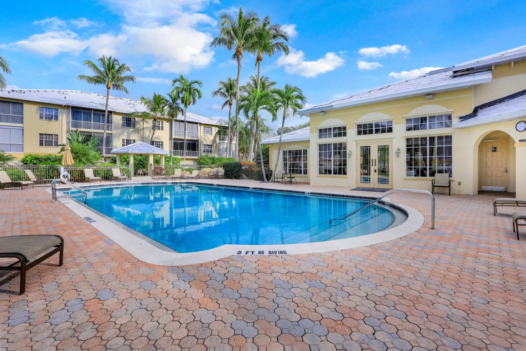700 Bentwater Cir #103, Naples, FL 34108