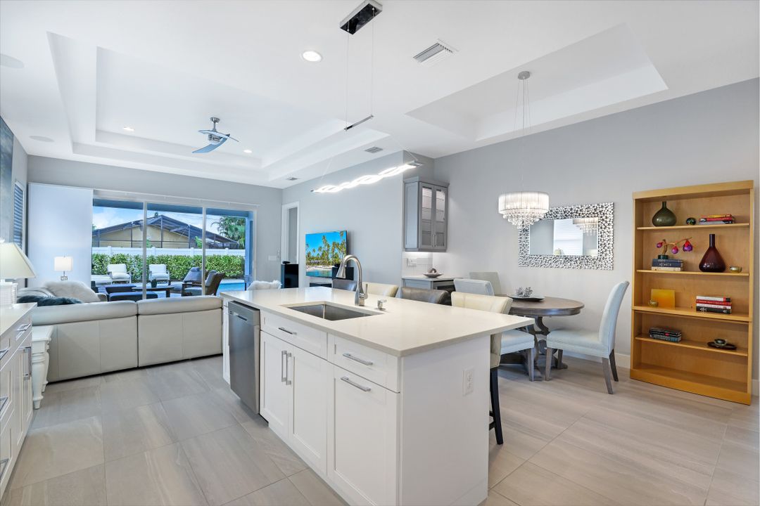 693 105th Ave N, Naples, FL 34108